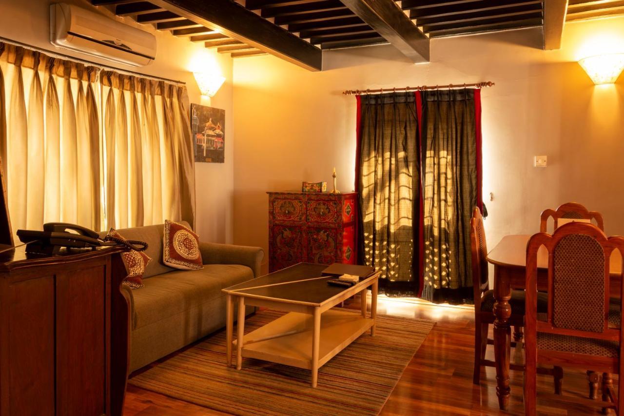 Shaligram Hotel & Spa Lalitpur Экстерьер фото